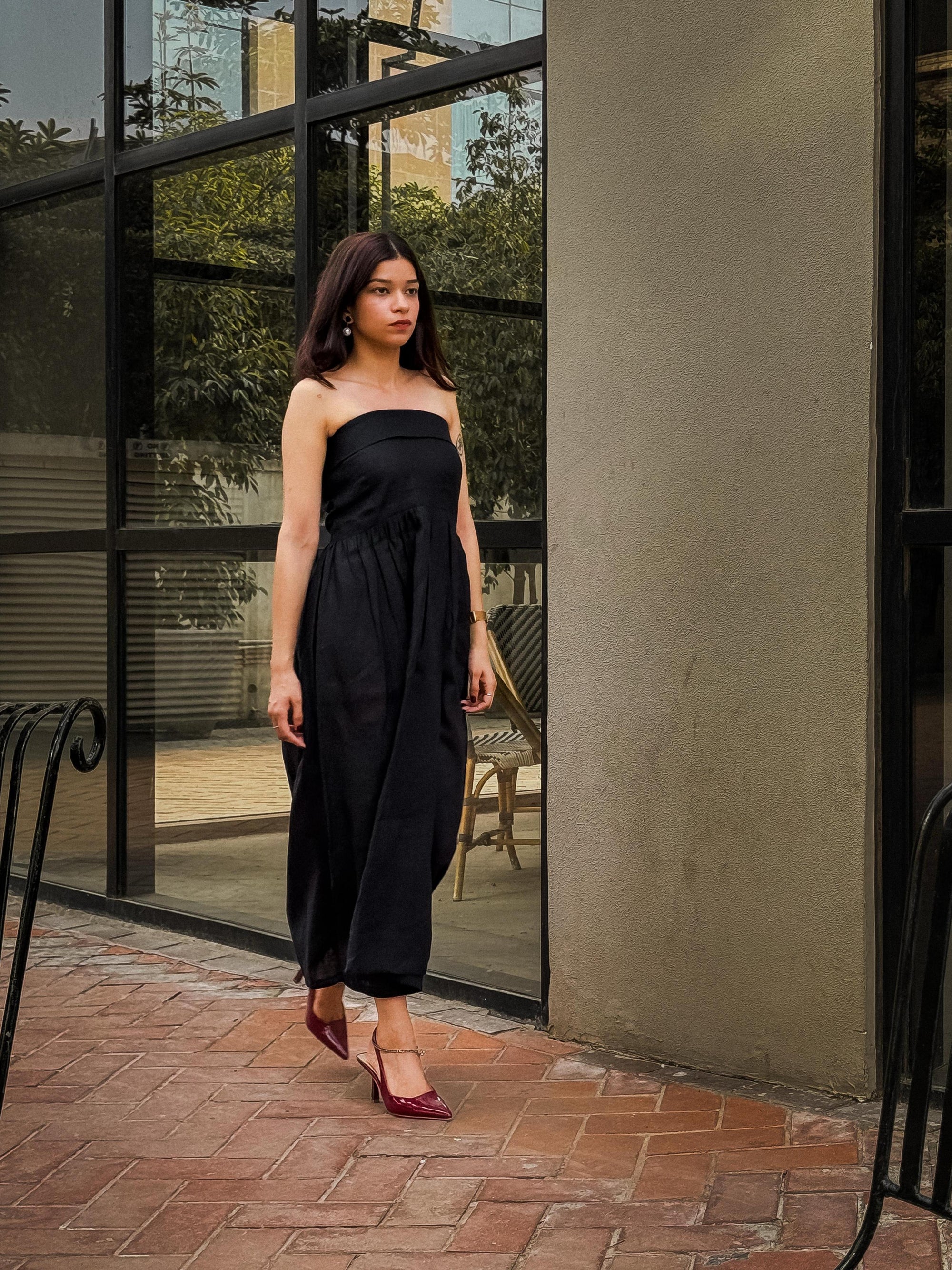 Black Pure Linen Tube Dress – Feminine, Fierce & Effortlessly Flowing